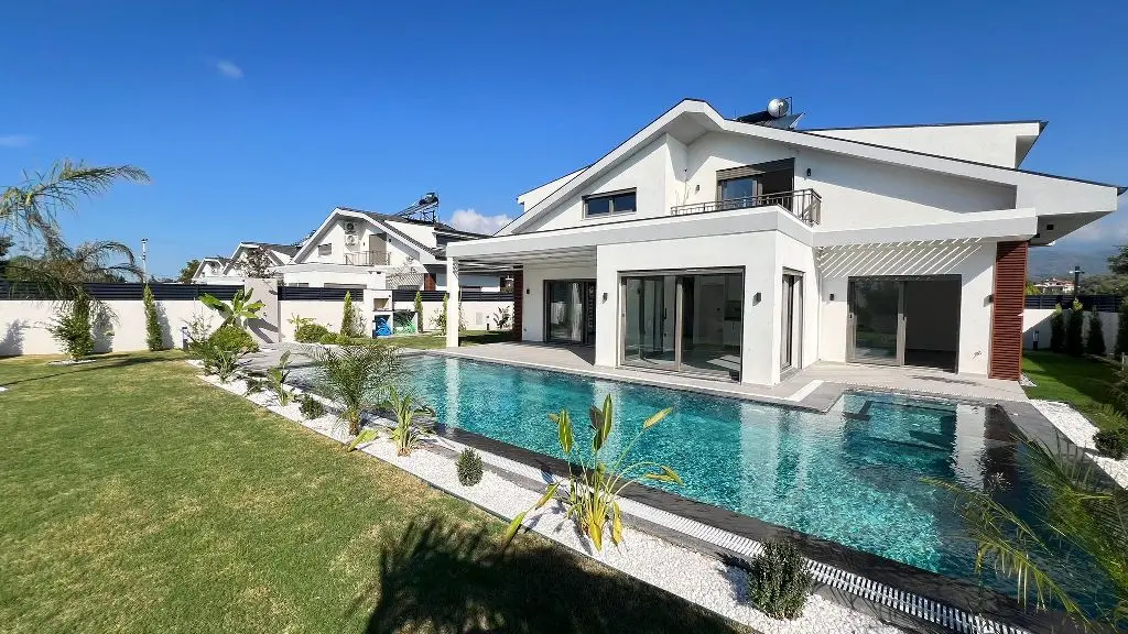 Real estate in Calis